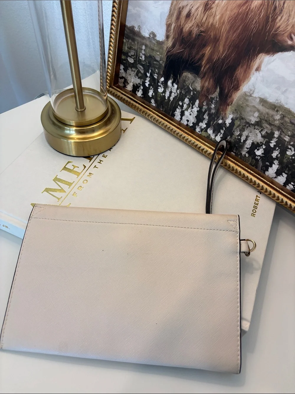 👝Elegant Cream Wristlet Clutch with Gold Accents - Picture 4 of 5